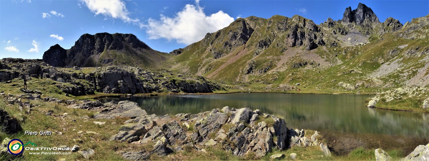 27 Lago di  Ponteranica sup. (2115 m) con da sx Triomen, Quota 2309, Valletto.jpg